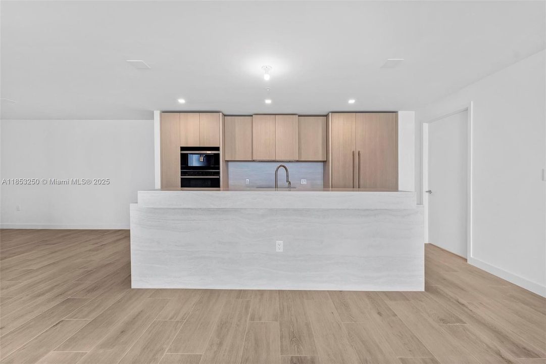 Recently Rented: $19,000 (3 beds, 3 baths, 2760 Square Feet)