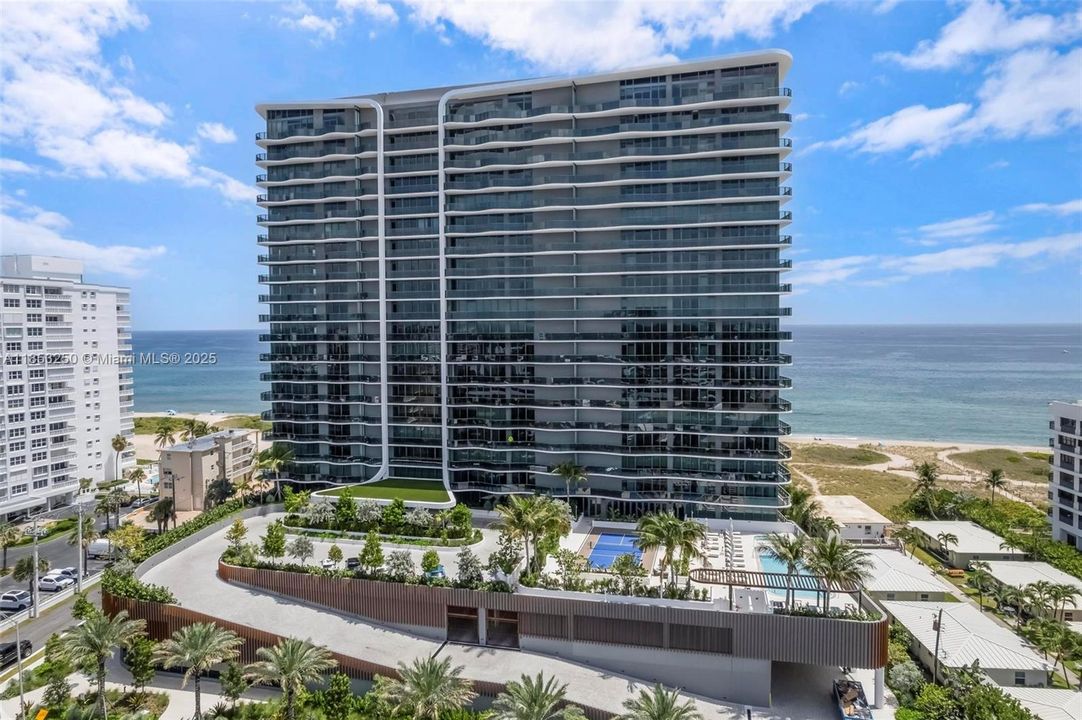 Recently Rented: $19,000 (3 beds, 3 baths, 2760 Square Feet)