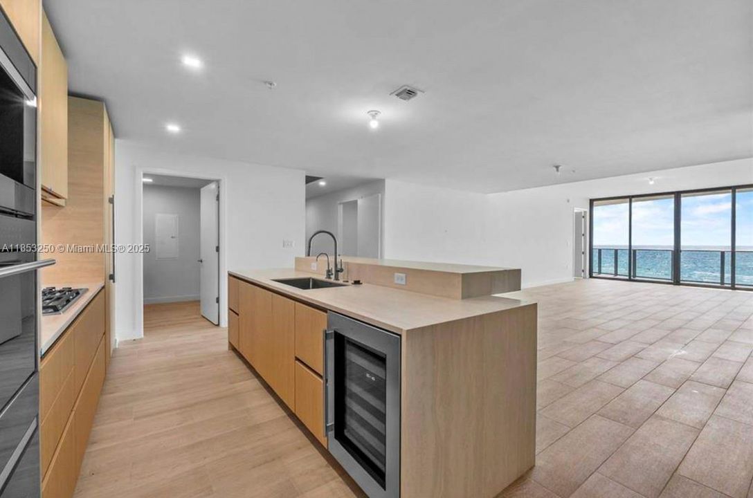 Recently Rented: $19,000 (3 beds, 3 baths, 2760 Square Feet)