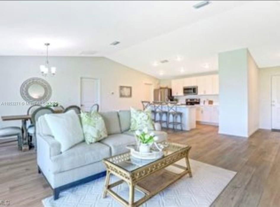 For Sale: $250,000 (3 beds, 2 baths, 1660 Square Feet)