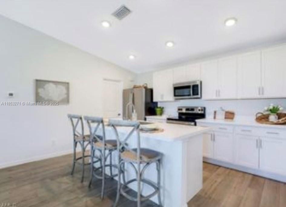 For Sale: $250,000 (3 beds, 2 baths, 1660 Square Feet)