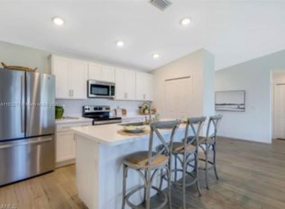 For Sale: $250,000 (3 beds, 2 baths, 1660 Square Feet)