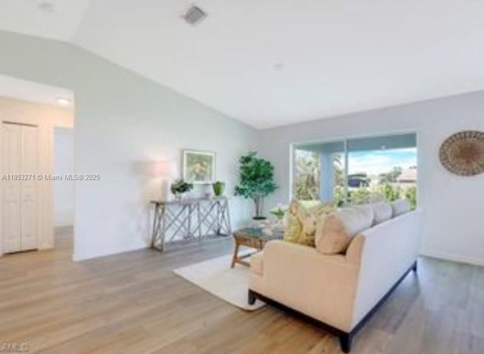 For Sale: $250,000 (3 beds, 2 baths, 1660 Square Feet)