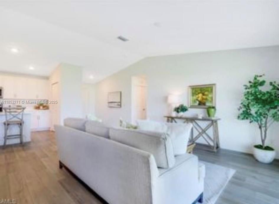 For Sale: $250,000 (3 beds, 2 baths, 1660 Square Feet)