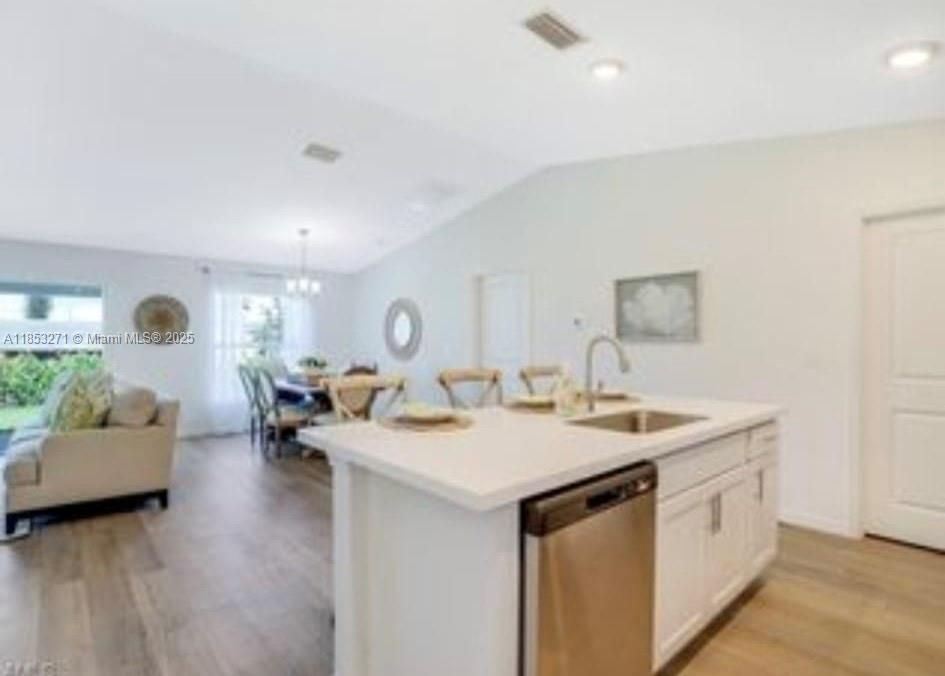 For Sale: $250,000 (3 beds, 2 baths, 1660 Square Feet)