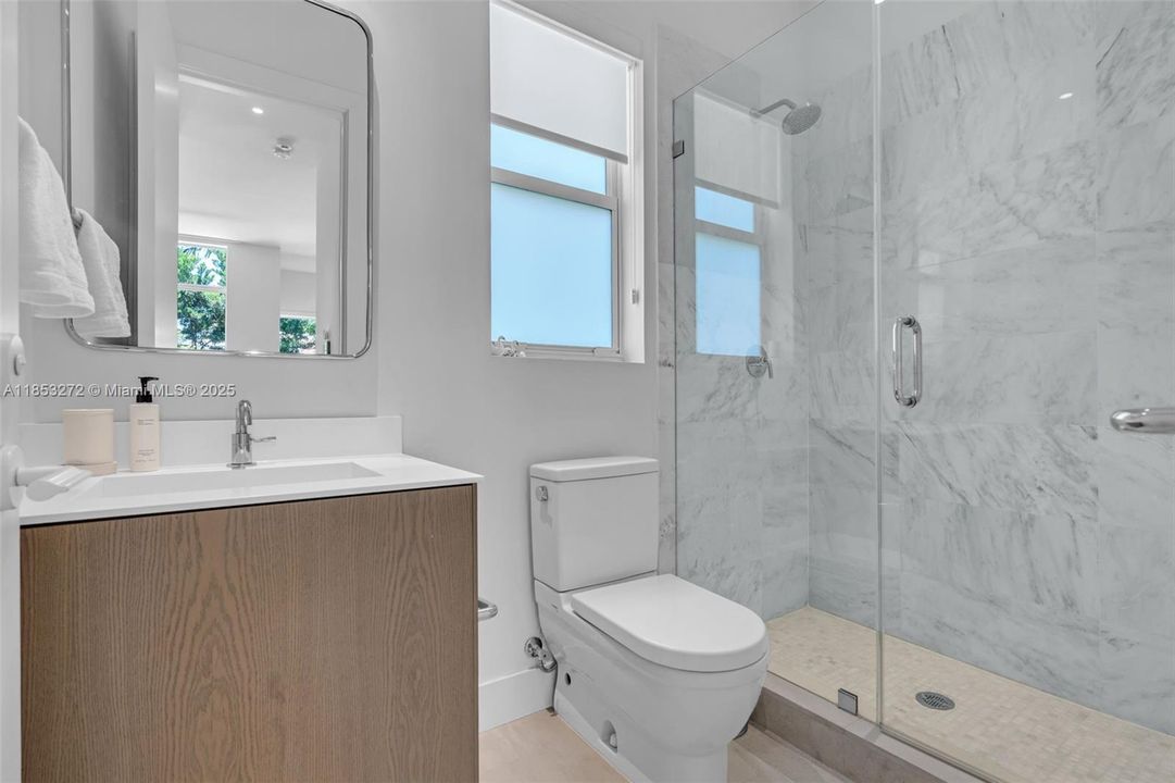 Recently Sold: $5,250,000 (6 beds, 6 baths, 3737 Square Feet)