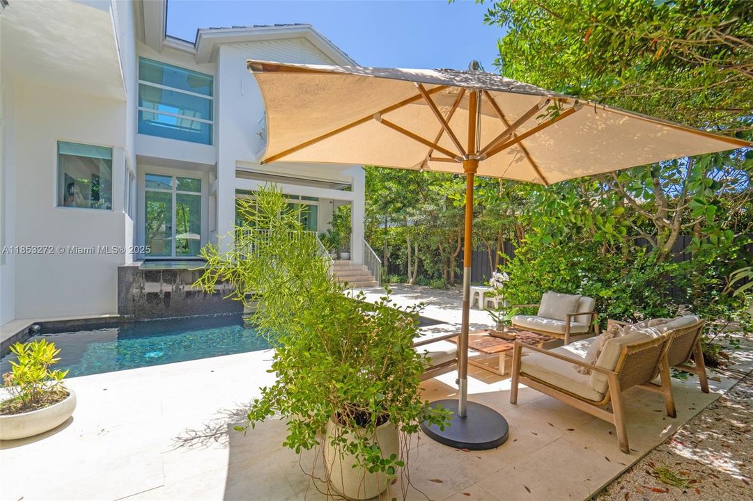 Recently Sold: $5,250,000 (6 beds, 6 baths, 3737 Square Feet)