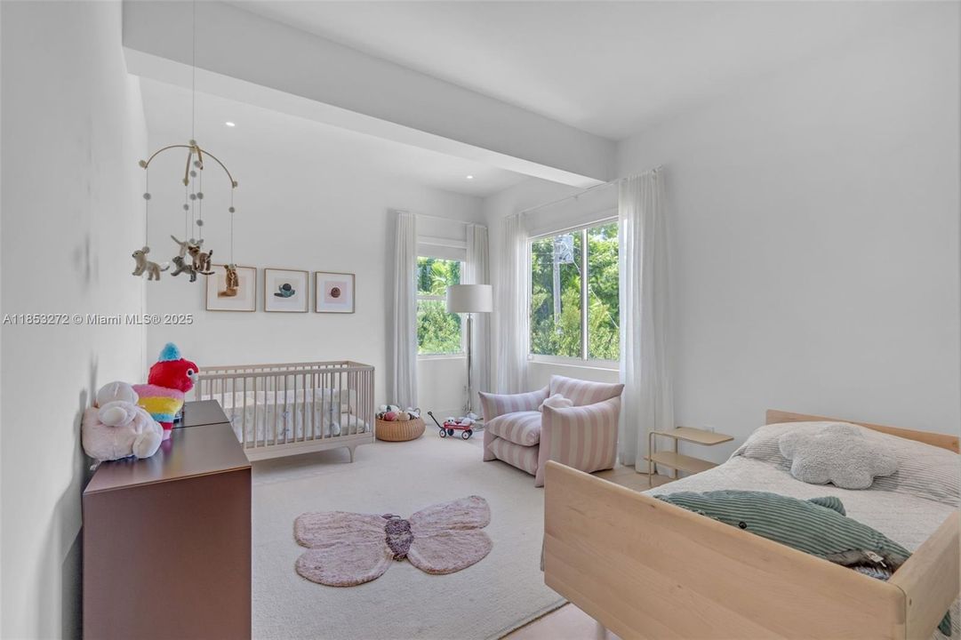 Recently Sold: $5,250,000 (6 beds, 6 baths, 3737 Square Feet)