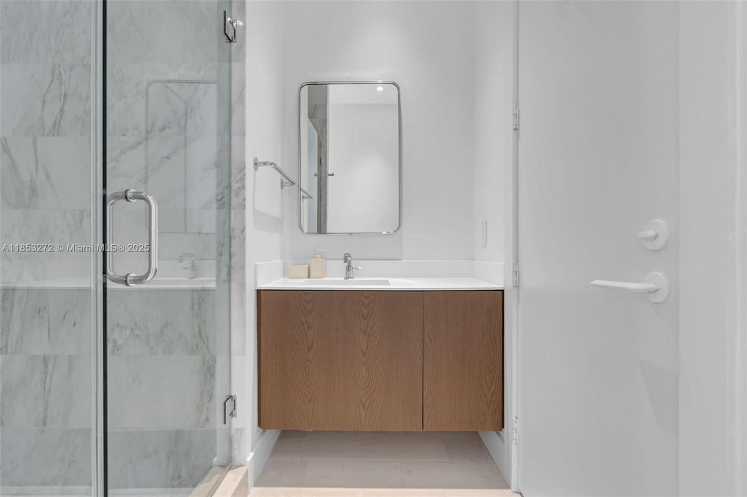 Recently Sold: $5,250,000 (6 beds, 6 baths, 3737 Square Feet)