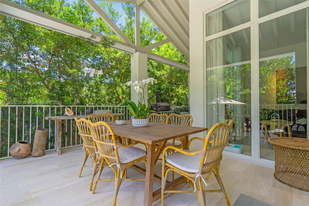 Recently Sold: $5,250,000 (6 beds, 6 baths, 3737 Square Feet)