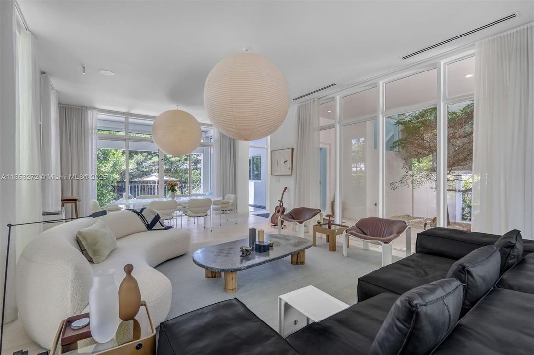 Recently Sold: $5,250,000 (6 beds, 6 baths, 3737 Square Feet)