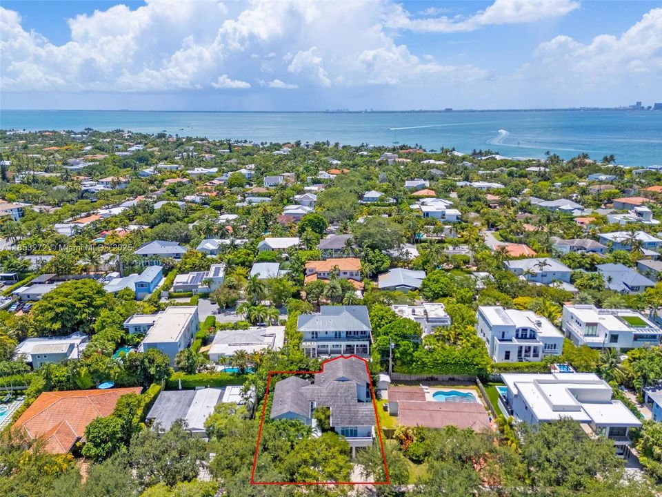 Recently Sold: $5,250,000 (6 beds, 6 baths, 3737 Square Feet)