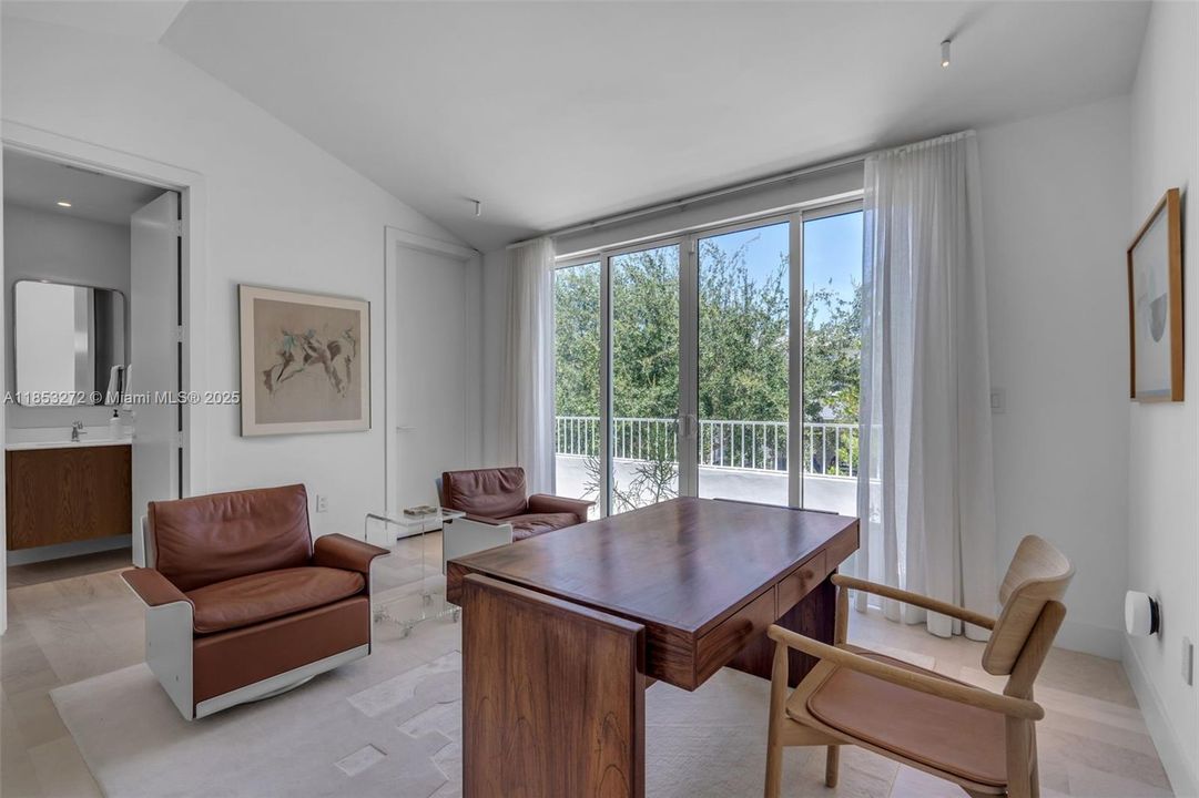 Recently Sold: $5,250,000 (6 beds, 6 baths, 3737 Square Feet)