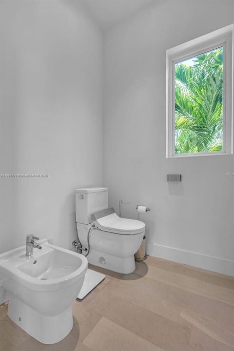 Recently Sold: $5,250,000 (6 beds, 6 baths, 3737 Square Feet)