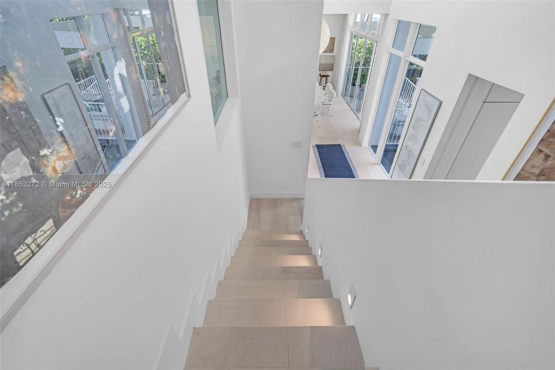 Recently Sold: $5,250,000 (6 beds, 6 baths, 3737 Square Feet)