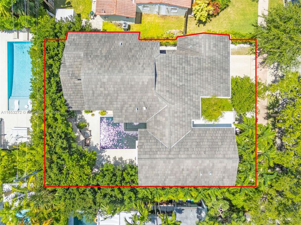 Recently Sold: $5,250,000 (6 beds, 6 baths, 3737 Square Feet)