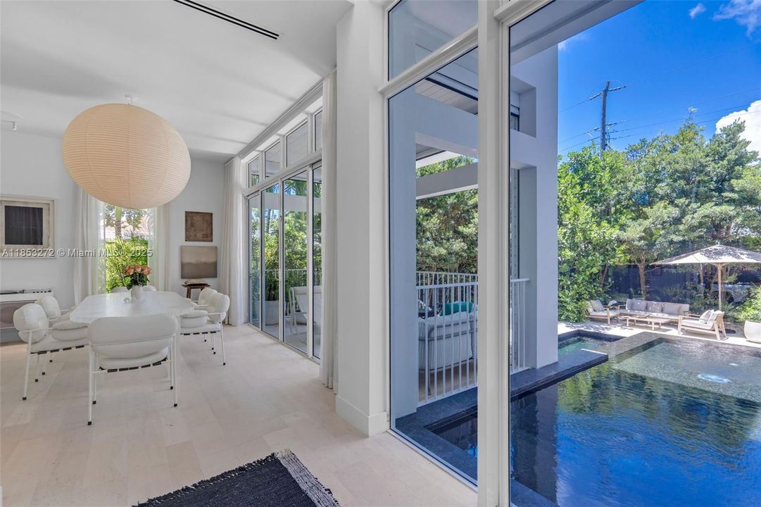 Recently Sold: $5,250,000 (6 beds, 6 baths, 3737 Square Feet)