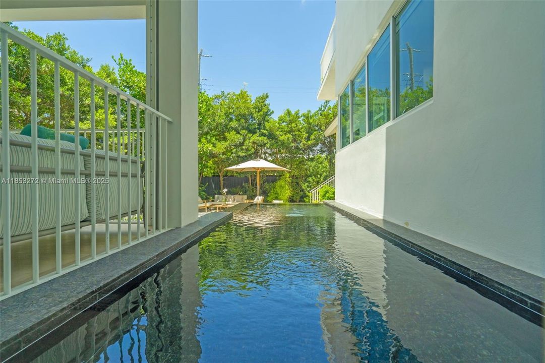 Recently Sold: $5,250,000 (6 beds, 6 baths, 3737 Square Feet)