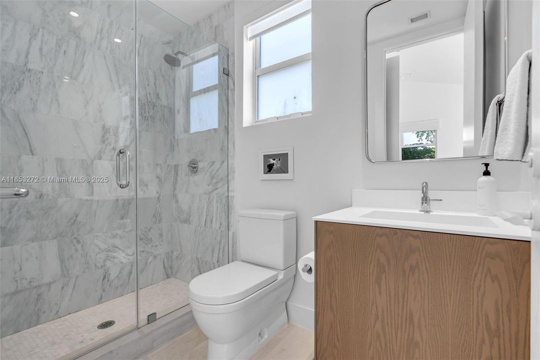 Recently Sold: $5,250,000 (6 beds, 6 baths, 3737 Square Feet)