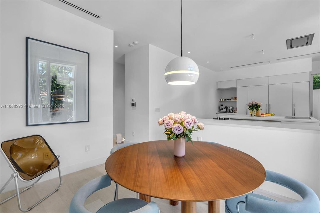 Recently Sold: $5,250,000 (6 beds, 6 baths, 3737 Square Feet)