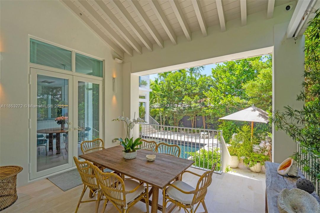 Recently Sold: $5,250,000 (6 beds, 6 baths, 3737 Square Feet)