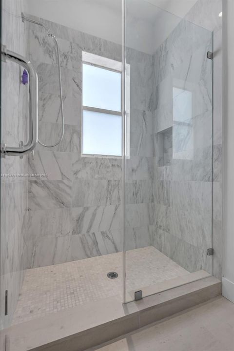 Recently Sold: $5,250,000 (6 beds, 6 baths, 3737 Square Feet)