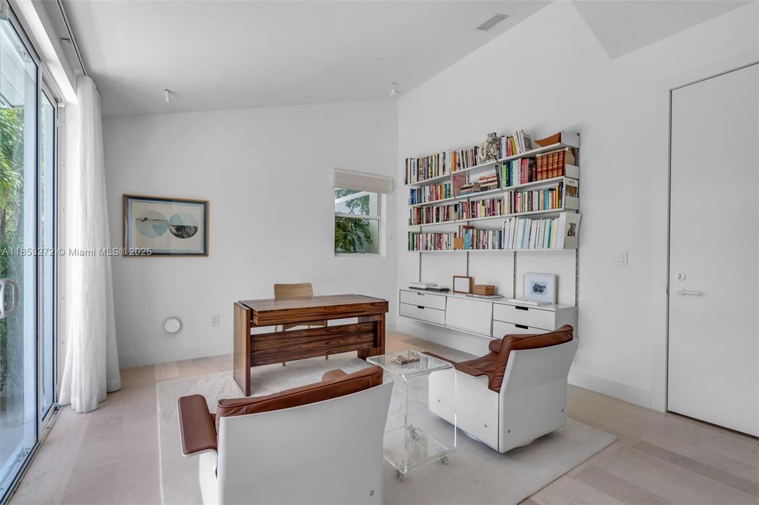 Recently Sold: $5,250,000 (6 beds, 6 baths, 3737 Square Feet)