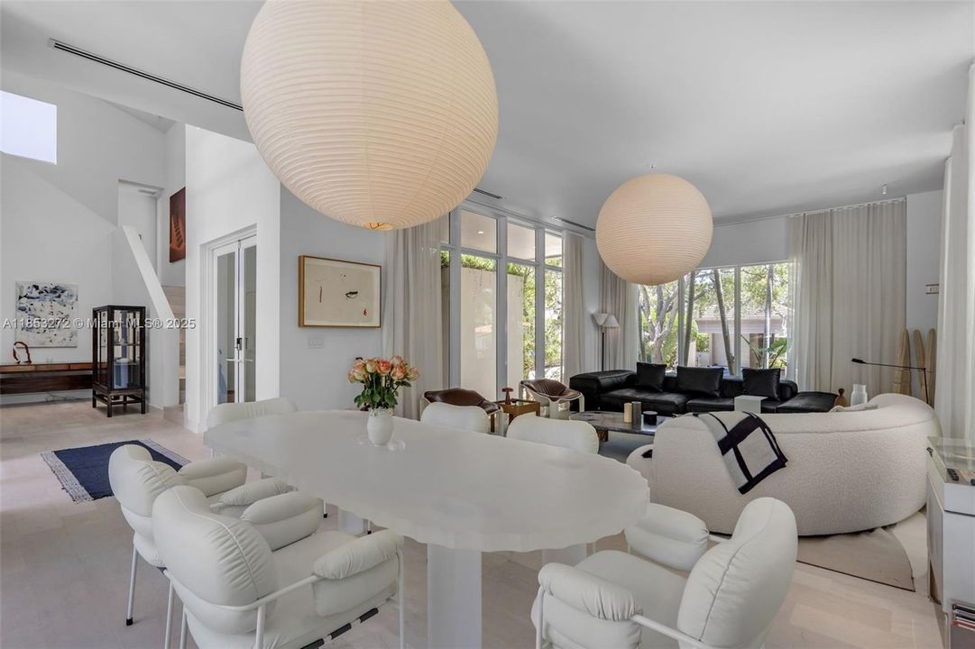 Recently Sold: $5,250,000 (6 beds, 6 baths, 3737 Square Feet)