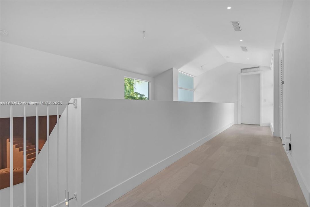 Recently Sold: $5,250,000 (6 beds, 6 baths, 3737 Square Feet)