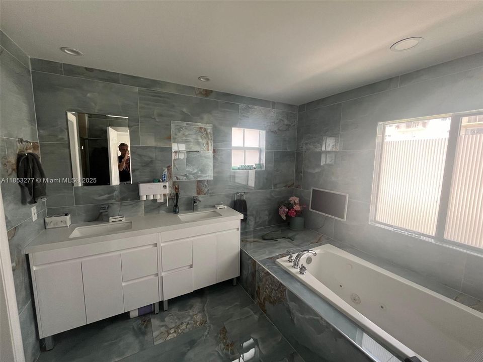 For Sale: $1,799,000 (3 beds, 3 baths, 3195 Square Feet)