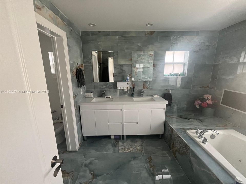 For Sale: $1,799,000 (3 beds, 3 baths, 3195 Square Feet)