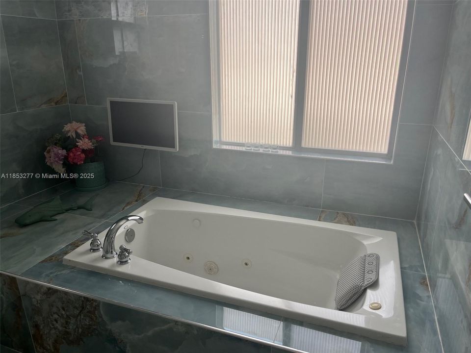 For Sale: $1,799,000 (3 beds, 3 baths, 3195 Square Feet)