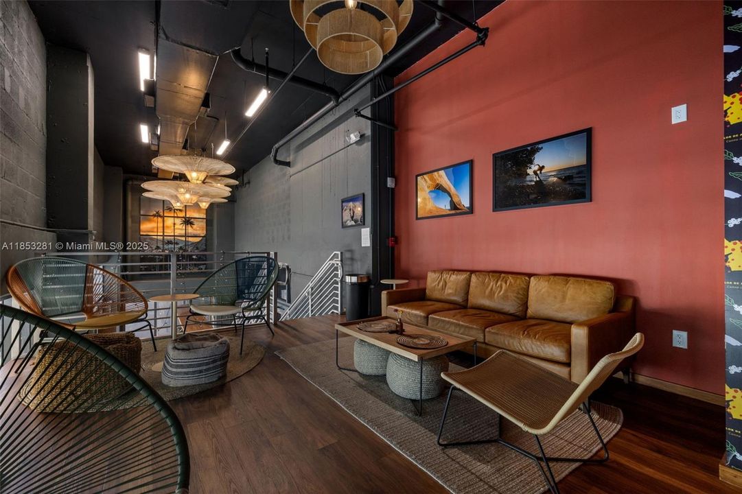 For Sale: $80,000 (1 beds, 1 baths, 571 Square Feet)