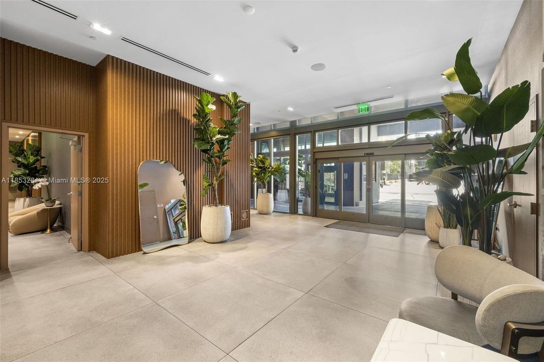 For Sale: $80,000 (1 beds, 1 baths, 571 Square Feet)