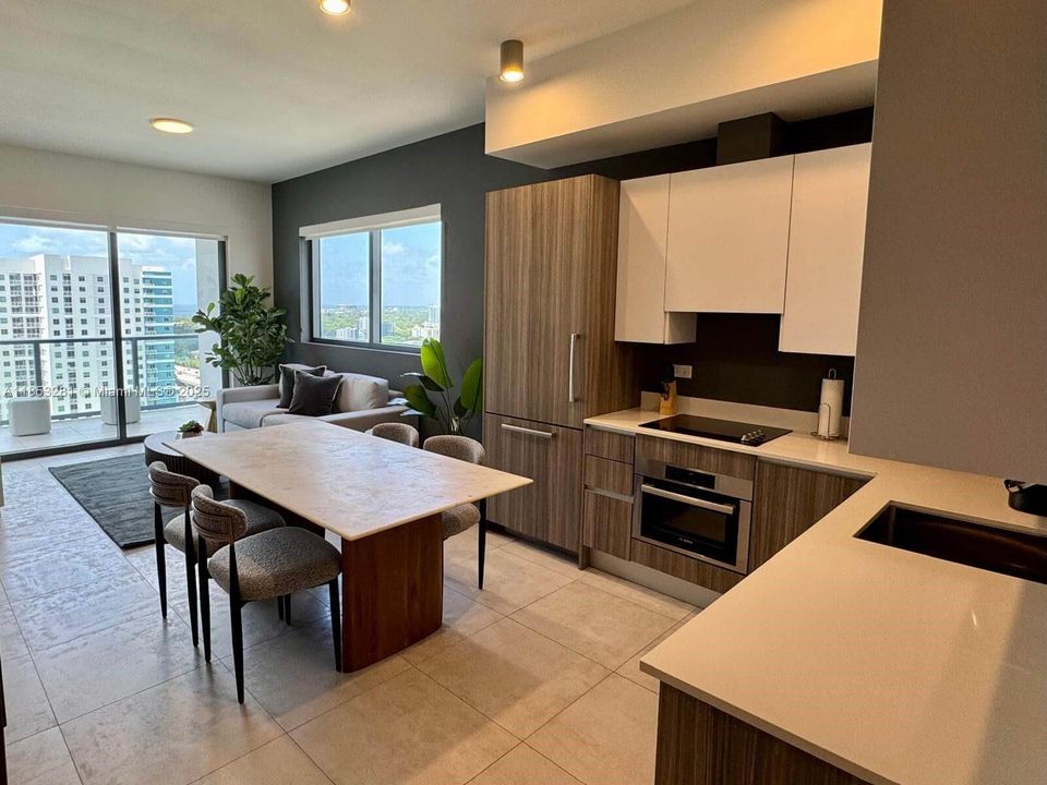 For Sale: $80,000 (1 beds, 1 baths, 571 Square Feet)