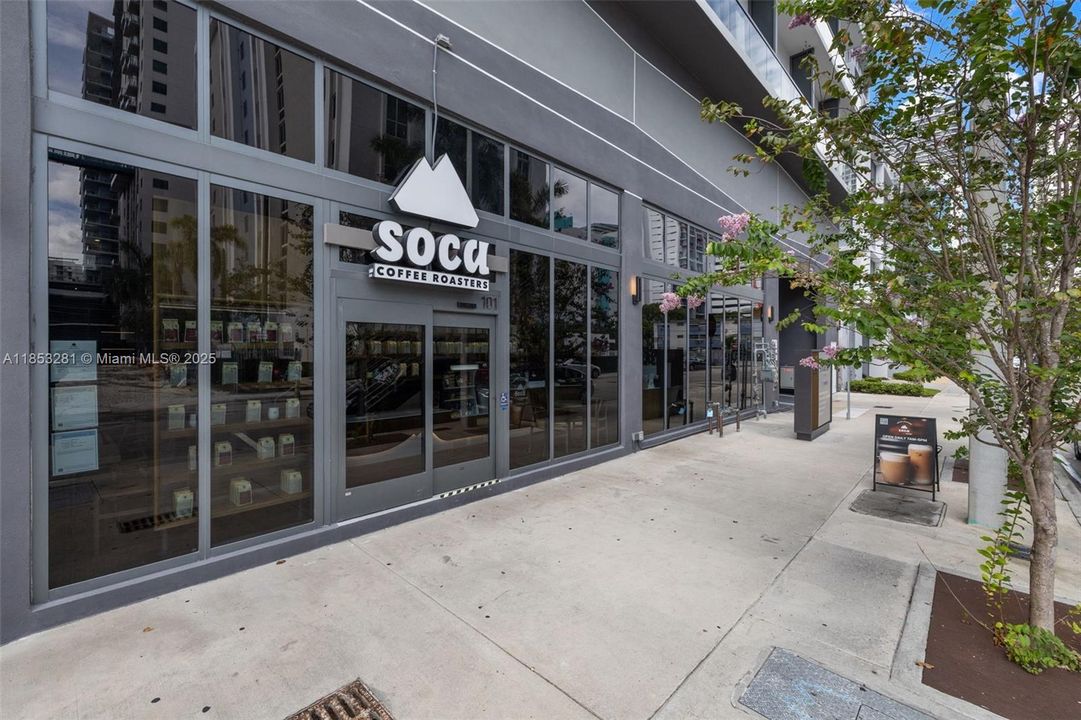 For Sale: $80,000 (1 beds, 1 baths, 571 Square Feet)