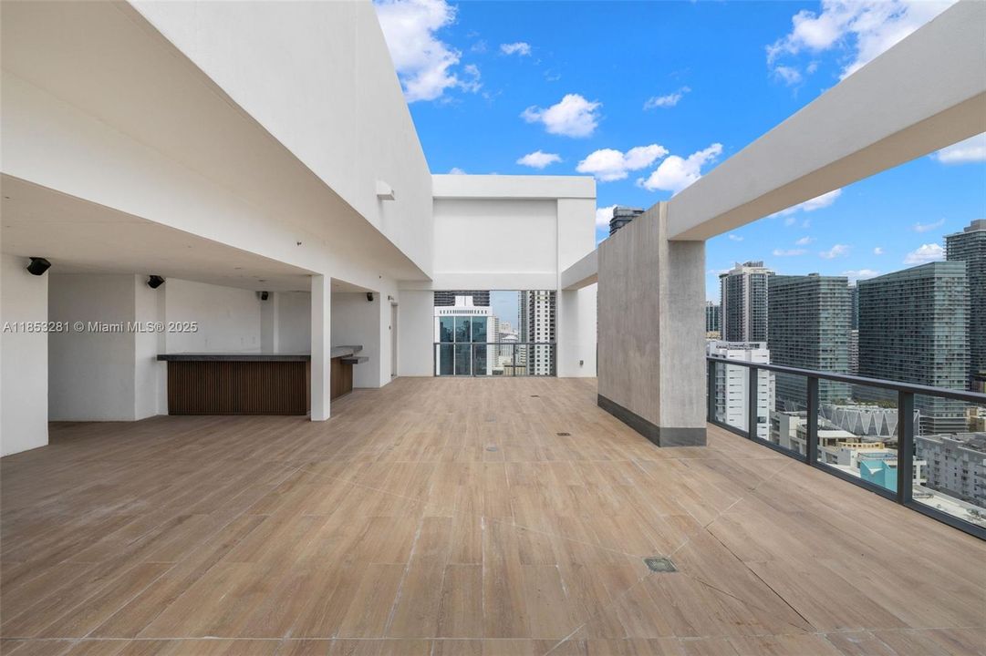 For Sale: $80,000 (1 beds, 1 baths, 571 Square Feet)