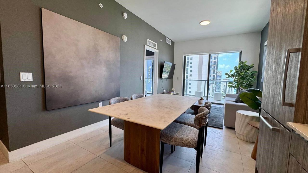 For Sale: $80,000 (1 beds, 1 baths, 571 Square Feet)