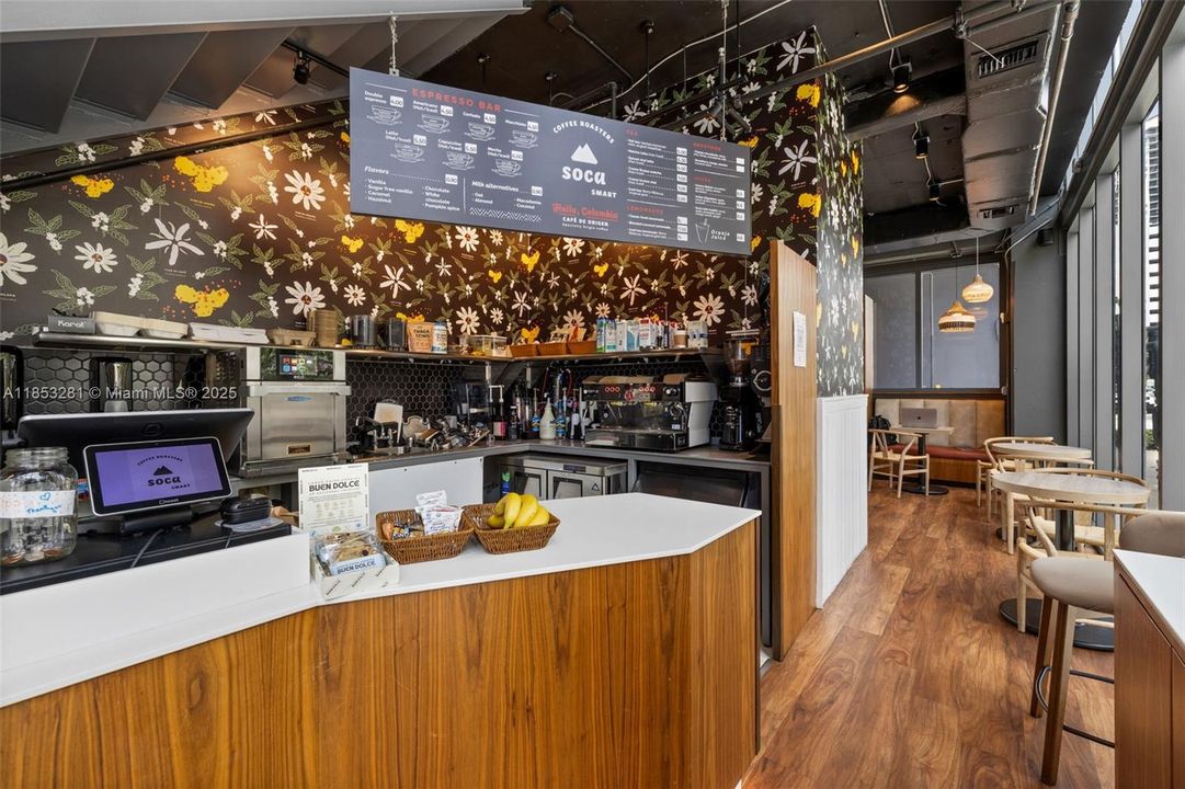 For Sale: $80,000 (1 beds, 1 baths, 571 Square Feet)