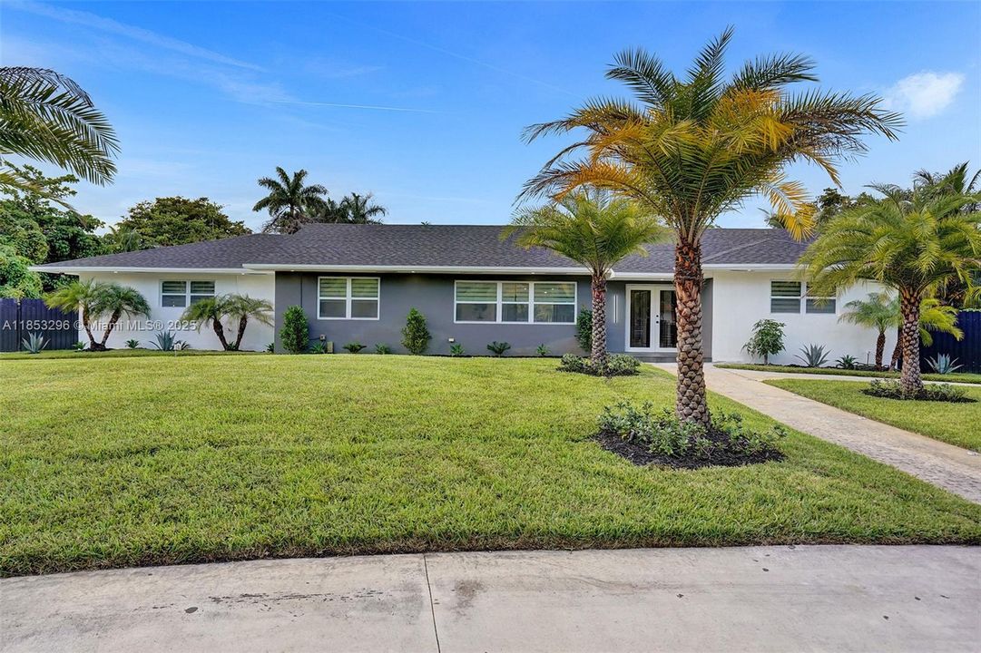 最近售出: $2,200,000 (5 贝兹, 3 浴室, 2774 平方英尺)