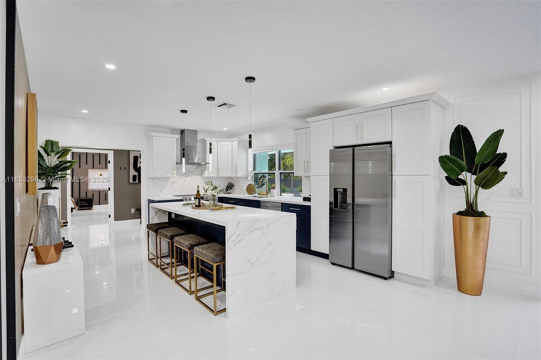 最近售出: $2,200,000 (5 贝兹, 3 浴室, 2774 平方英尺)