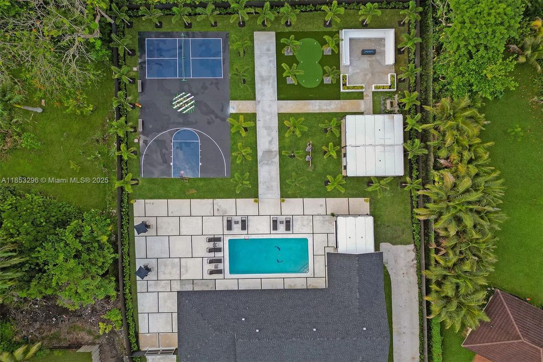 最近售出: $2,200,000 (5 贝兹, 3 浴室, 2774 平方英尺)