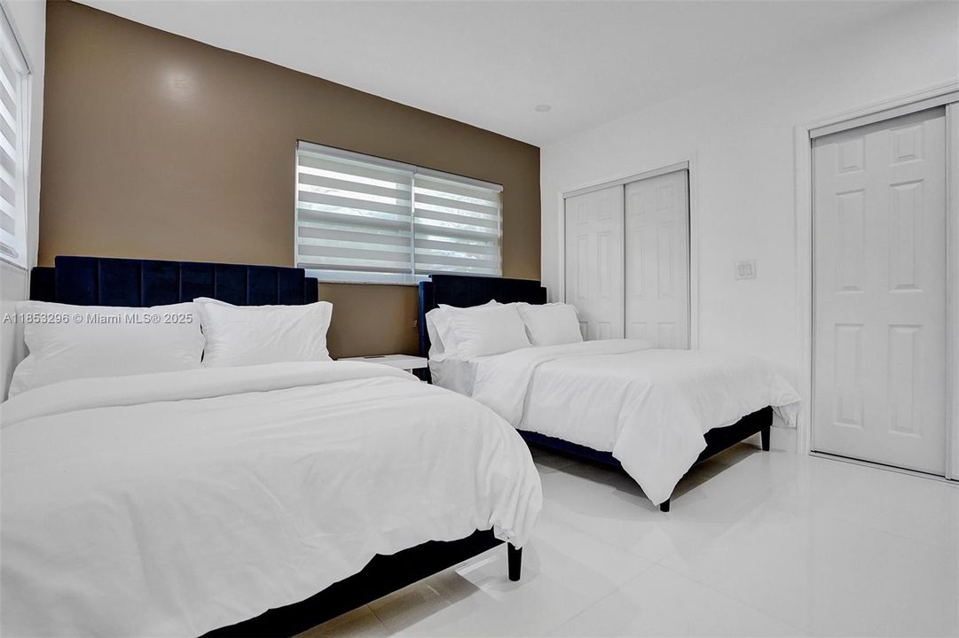 最近售出: $2,200,000 (5 贝兹, 3 浴室, 2774 平方英尺)