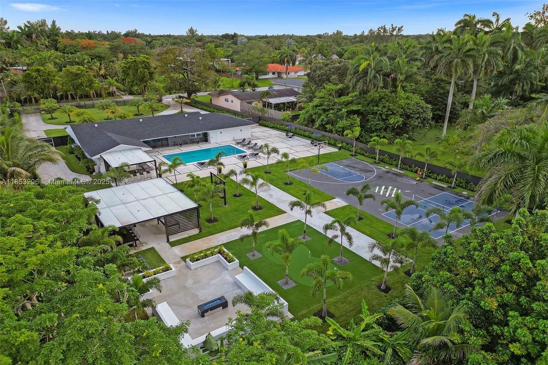 最近售出: $2,200,000 (5 贝兹, 3 浴室, 2774 平方英尺)