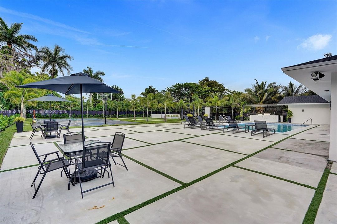 最近售出: $2,200,000 (5 贝兹, 3 浴室, 2774 平方英尺)