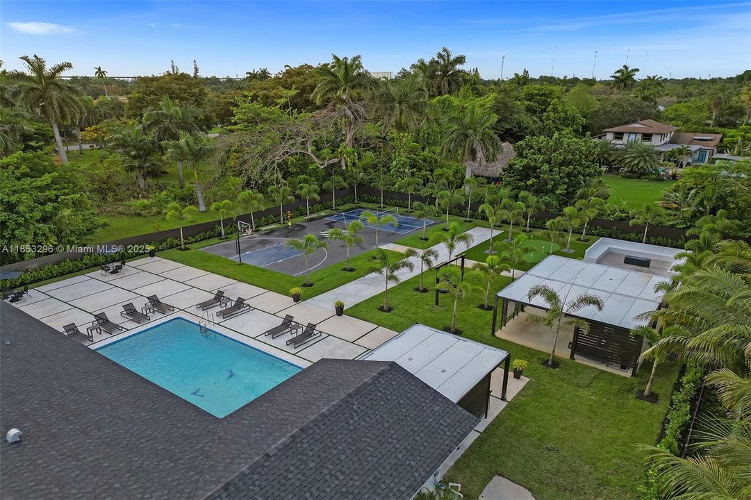 最近售出: $2,200,000 (5 贝兹, 3 浴室, 2774 平方英尺)