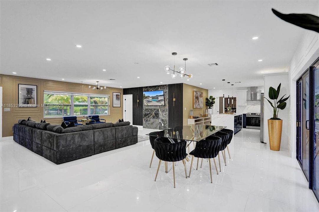 最近售出: $2,200,000 (5 贝兹, 3 浴室, 2774 平方英尺)