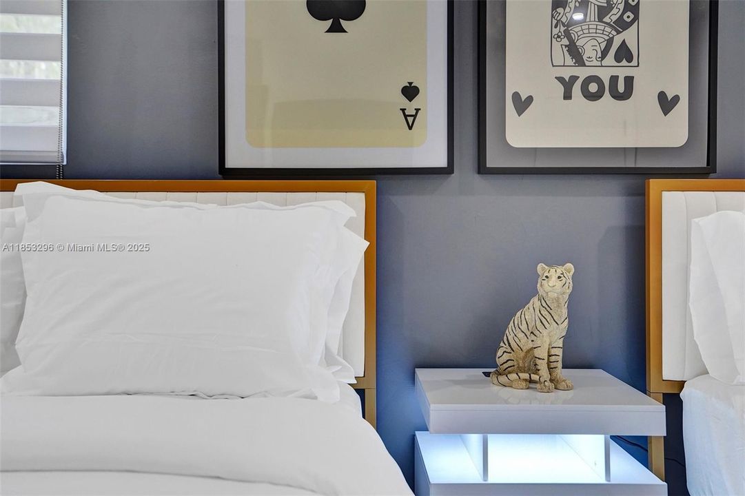 最近售出: $2,200,000 (5 贝兹, 3 浴室, 2774 平方英尺)