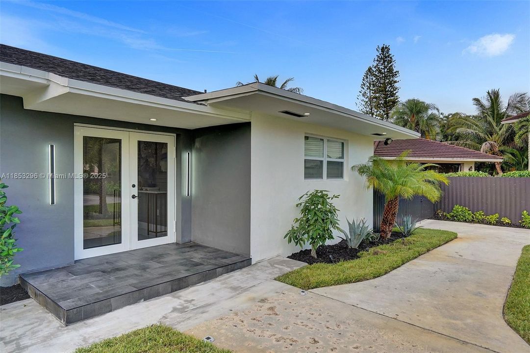 最近售出: $2,200,000 (5 贝兹, 3 浴室, 2774 平方英尺)