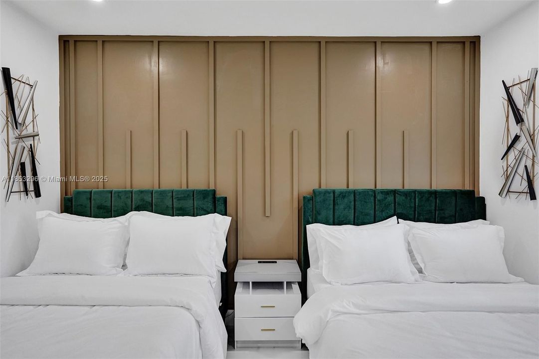 最近售出: $2,200,000 (5 贝兹, 3 浴室, 2774 平方英尺)